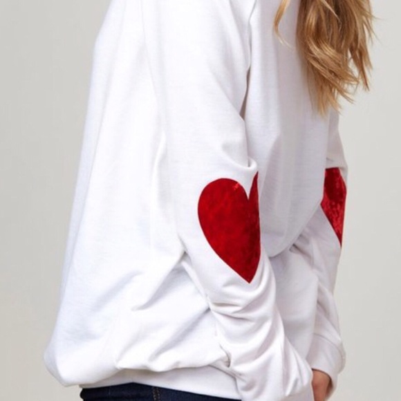 ‼️LAST 1 ‼️WHITE SWEATSHIRT W/RED HEART ELBOW❤️ - Picture 4 of 7
